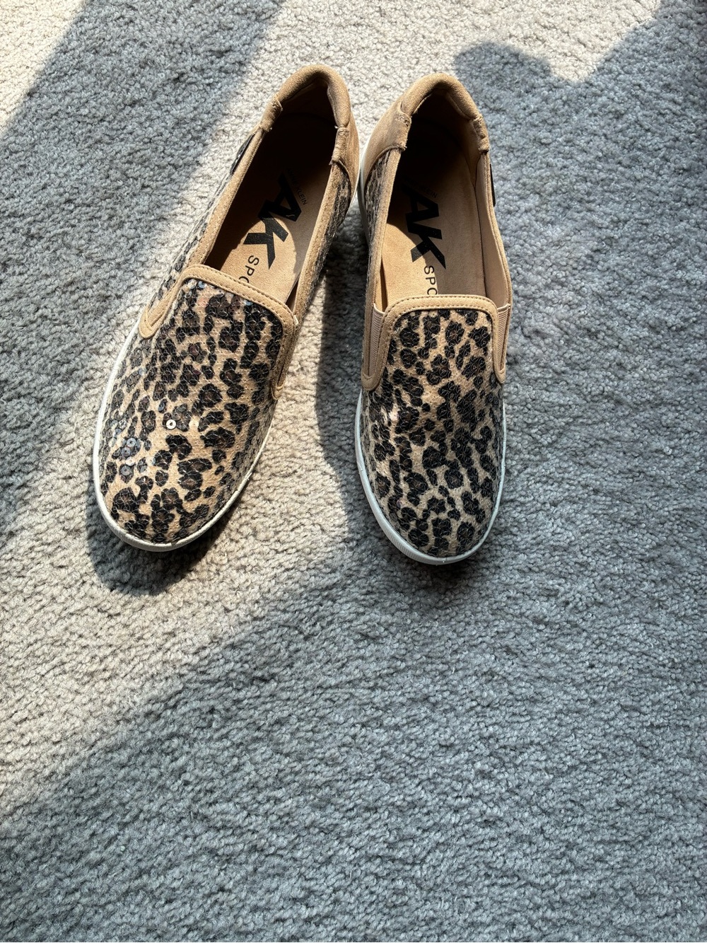 Anne Klein Leopard Print Sparkly Slip-On Flats in Tan and Black Size 7